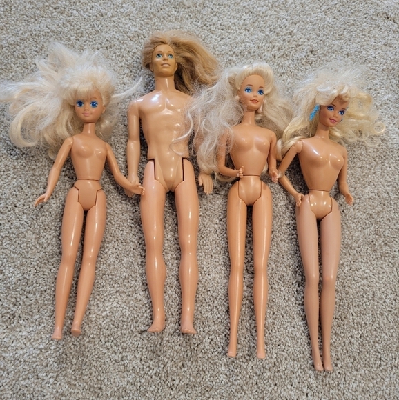 Barbie's Vintage Dolls Set of 4 - Picture 1 of 5